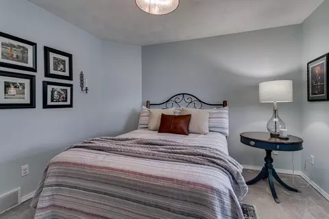 Bedroom - 30 Weatherstone Dr, Appleton, WI 54914 photo 7 of 10
