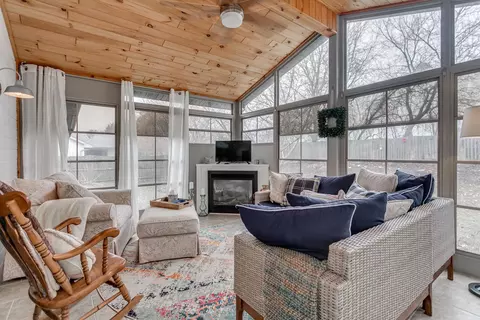 Exterior - 30 Weatherstone Dr, Appleton, WI 54914 photo 3 of 14