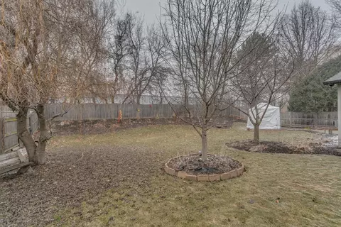 Exterior - 30 Weatherstone Dr, Appleton, WI 54914 photo 10 of 14