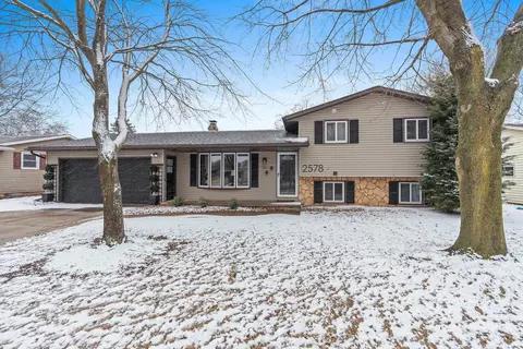 2578 Vicki Ln, Green Bay, WI 54311