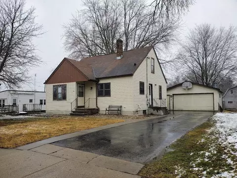 110 N Maple St, Black Creek, WI 54106