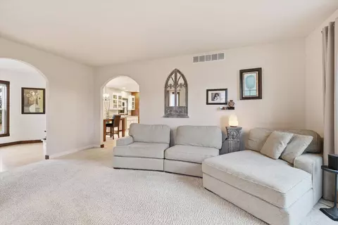 Living - n9185 Jonsch Drive, Appleton, WI 54915 photo 3 of 3