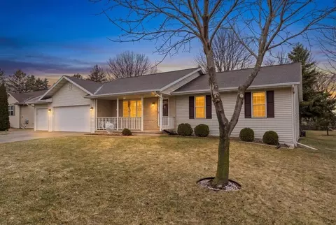 230 W Haven Ct, Luxemburg, WI 54217