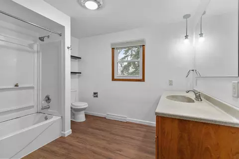 Bath - 701 E Longview Dr, Appleton, WI 54911 photo 6 of 7