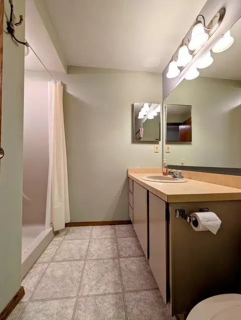 Bath - 1235 W Nicolet Cercle, Appleton, WI 54914 photo 4 of 4