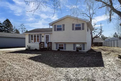 604 E Forest St, Black Creek, WI 54106