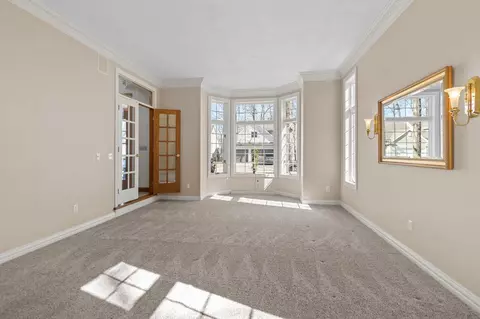 Living - 63 Brentwood Ln, Appleton, WI 54915 photo 4 of 8