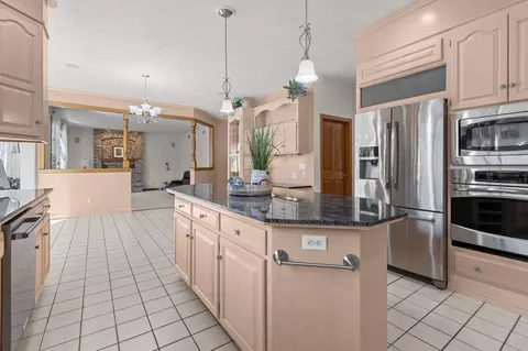 Kitchen - 63 Brentwood Ln, Appleton, WI 54915 photo 2 of 8