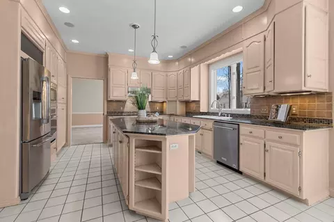 Kitchen - 63 Brentwood Ln, Appleton, WI 54915 photo 5 of 8