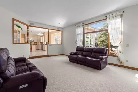 Living - 63 Brentwood Ln, Appleton, WI 54915 photo 7 of 8