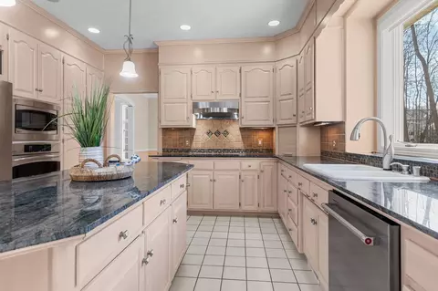Kitchen - 63 Brentwood Ln, Appleton, WI 54915 photo 3 of 8