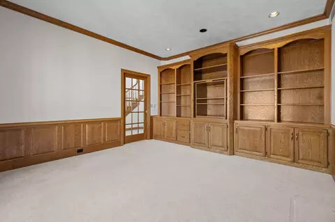 Living - 63 Brentwood Ln, Appleton, WI 54915 photo 2 of 8