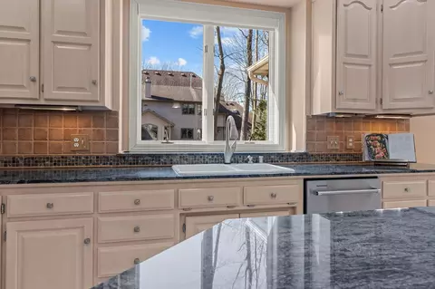 Kitchen - 63 Brentwood Ln, Appleton, WI 54915 photo 4 of 8