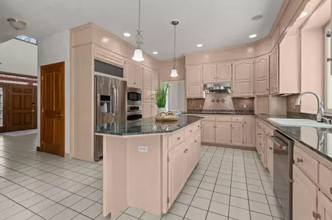 Kitchen - 63 Brentwood Ln, Appleton, WI 54915 photo 6 of 8