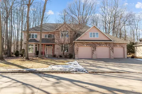 63 Brentwood Ln, Appleton, WI 54915