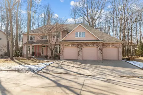 Exterior - 63 Brentwood Ln, Appleton, WI 54915 photo 3 of 14