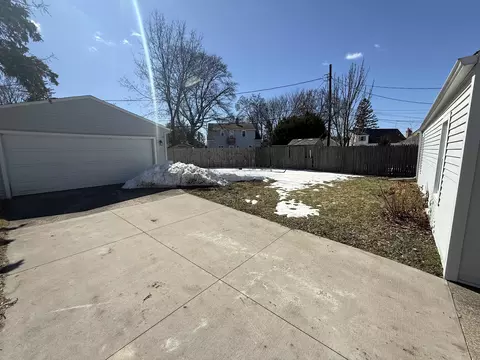 Exterior - 1631 W Spring St, Appleton, WI 54914 photo 2 of 5