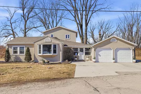 2451 Longtail Beach Ln, Suamico, WI 54173