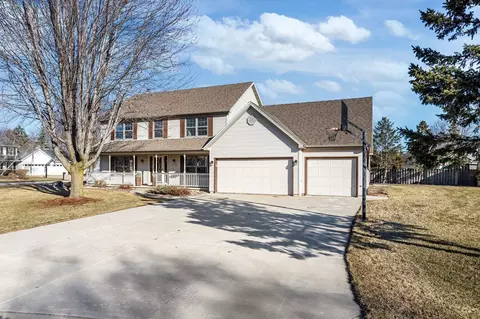 2189 E Prairie Creek Dr, Neenah, WI 54956