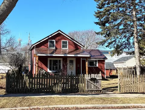 308 S Superior St, De Pere, WI 54115
