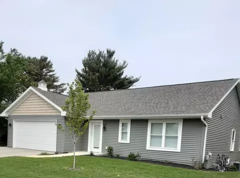 837 Sunridge Dr, Waupaca, WI 54981