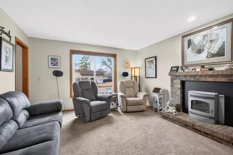 Living - 3230 S Whip Poor Will Ln, Appleton, WI 54915 photo 2 of 2