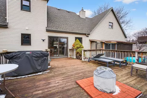 Exterior - 3230 S Whip Poor Will Ln, Appleton, WI 54915 photo 5 of 10