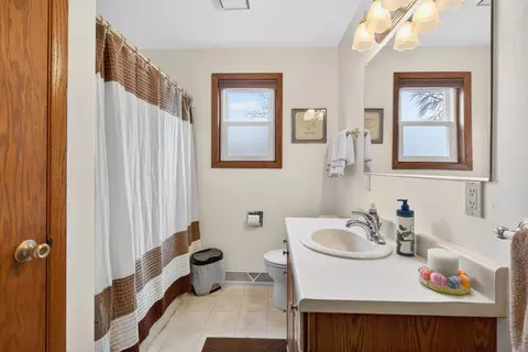 Bath - 3230 S Whip Poor Will Ln, Appleton, WI 54915 photo 1 of 3