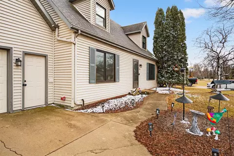 Exterior - 3230 S Whip Poor Will Ln, Appleton, WI 54915 photo 3 of 10