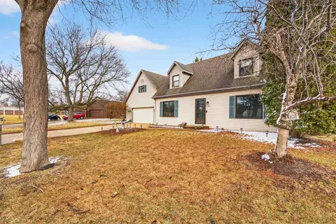 Exterior - 3230 S Whip Poor Will Ln, Appleton, WI 54915 photo 2 of 10