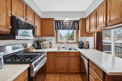 Kitchen - 3230 S Whip Poor Will Ln, Appleton, WI 54915 photo 2 of 3