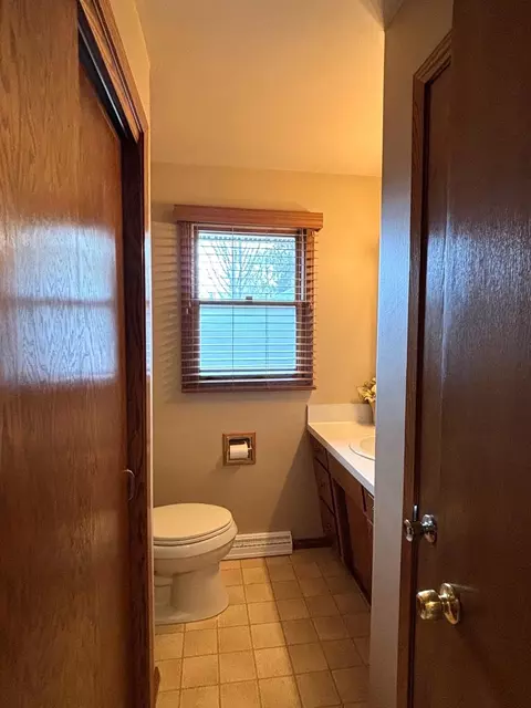 Bath - 1931 N Summit St, Appleton, WI 54914 photo 2 of 2