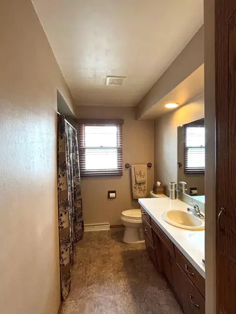 Bath - 1931 N Summit St, Appleton, WI 54914 photo 1 of 2