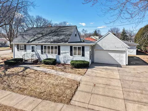 2105 N Ballard Rd, Appleton, WI 54911