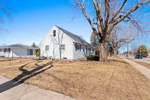 Exterior - 2105 N Ballard Rd, Appleton, WI 54911 photo 2 of 7