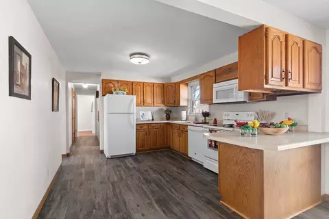 Entry Way - 2105 N Ballard Rd, Appleton, WI 54911 photo 2 of 2