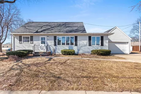 Exterior - 2105 N Ballard Rd, Appleton, WI 54911 photo 1 of 7
