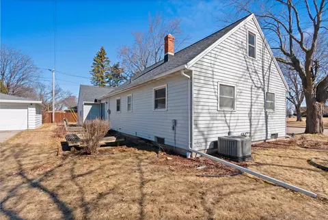 Exterior - 2105 N Ballard Rd, Appleton, WI 54911 photo 3 of 7