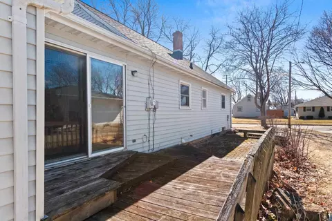 Exterior - 2105 N Ballard Rd, Appleton, WI 54911 photo 6 of 7