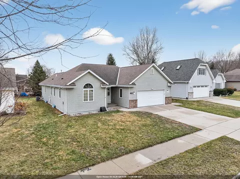 1422 Goldenrod Cir, West Bend, WI 53095