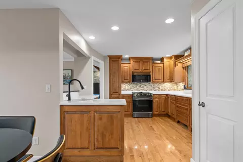 Kitchen - 45 Fox Point Dr, Appleton, WI 54911 photo 4 of 7