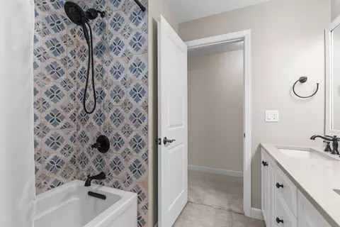 Bath - 45 Fox Point Dr, Appleton, WI 54911 photo 6 of 8