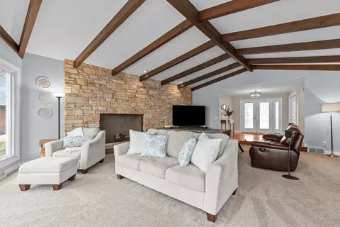 Living - 45 Fox Point Dr, Appleton, WI 54911 photo 4 of 8