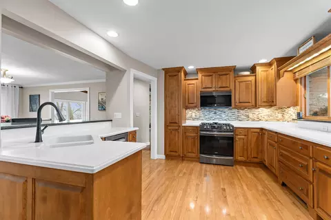Kitchen - 45 Fox Point Dr, Appleton, WI 54911 photo 2 of 7