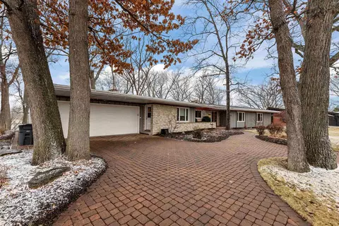 Exterior - 45 Fox Point Dr, Appleton, WI 54911 photo 2 of 7