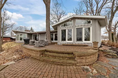 Exterior - 45 Fox Point Dr, Appleton, WI 54911 photo 4 of 7