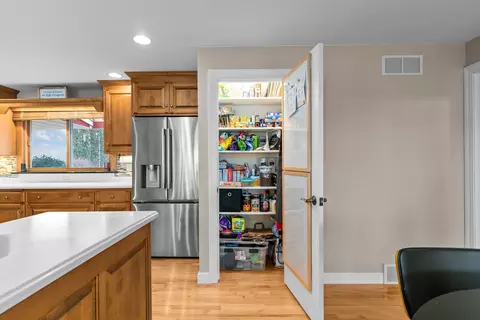 Kitchen - 45 Fox Point Dr, Appleton, WI 54911 photo 3 of 7