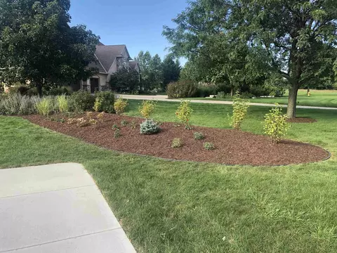 Exterior - 3400 W Warner Estates Dr, Appleton, WI 54913 photo 14 of 18
