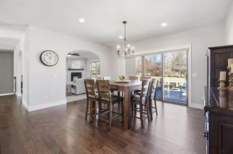 Dining - 3400 W Warner Estates Dr, Appleton, WI 54913 photo 3 of 3