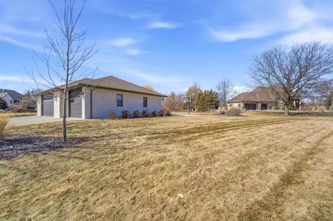 Exterior - 3400 W Warner Estates Dr, Appleton, WI 54913 photo 7 of 18